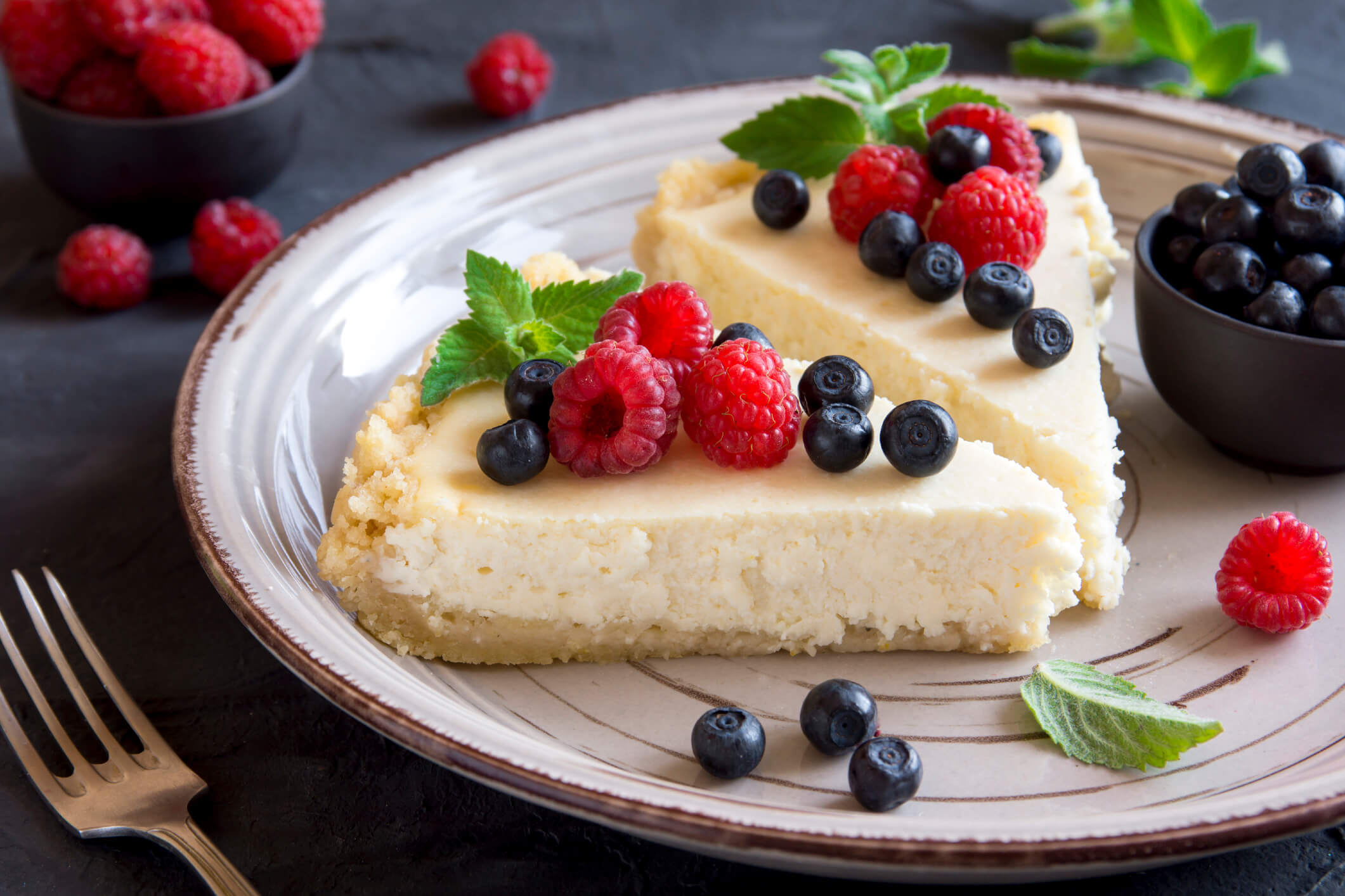 cheesecake with fresh berries